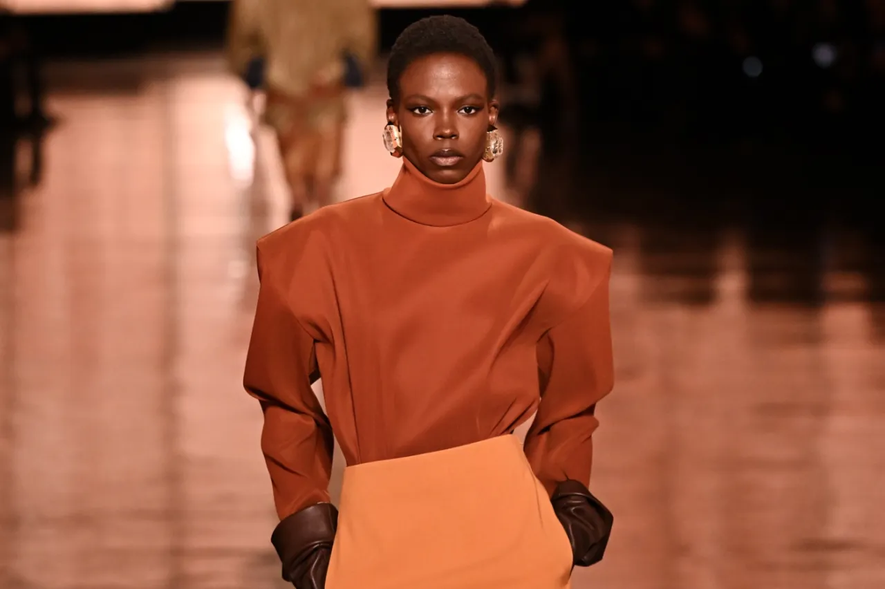 Modne bluzki casualowe trendy 2026