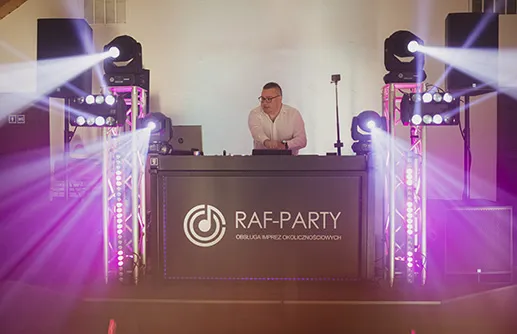DJ na imprezie urodzinowej, profesjonalne nagłośnienie i oświetlenie