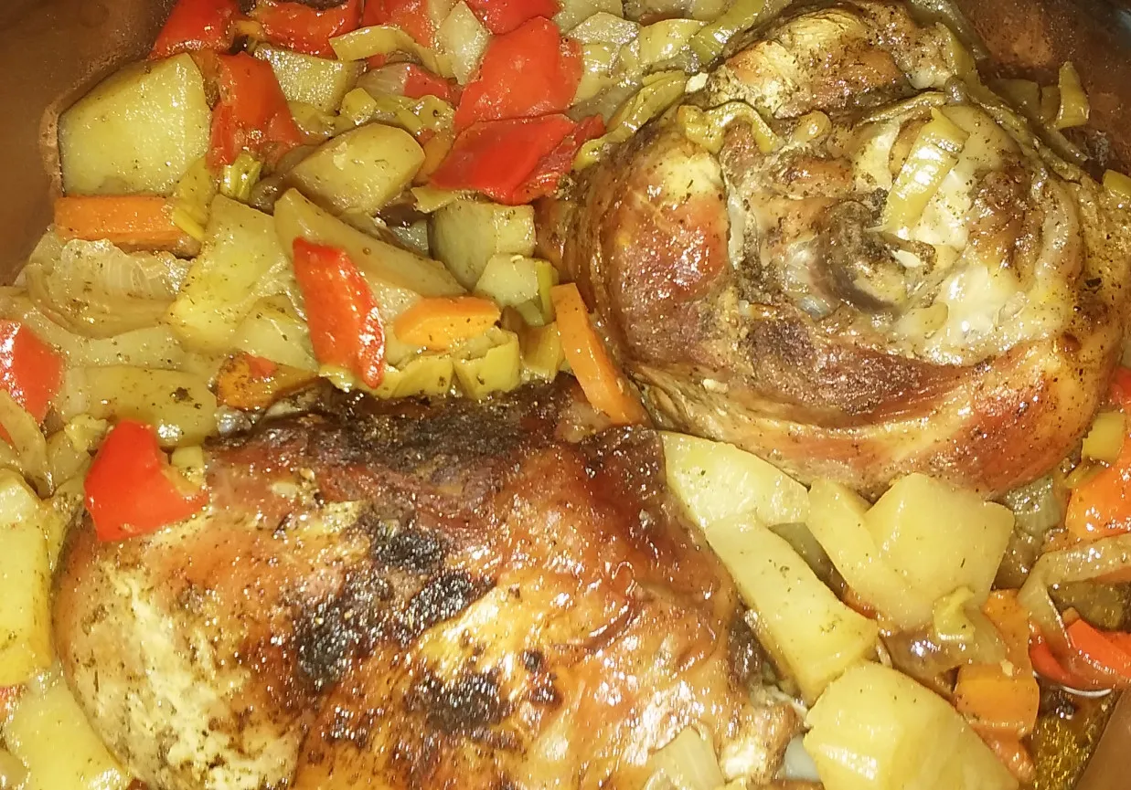 Golonka z indyka duszona z warzywami