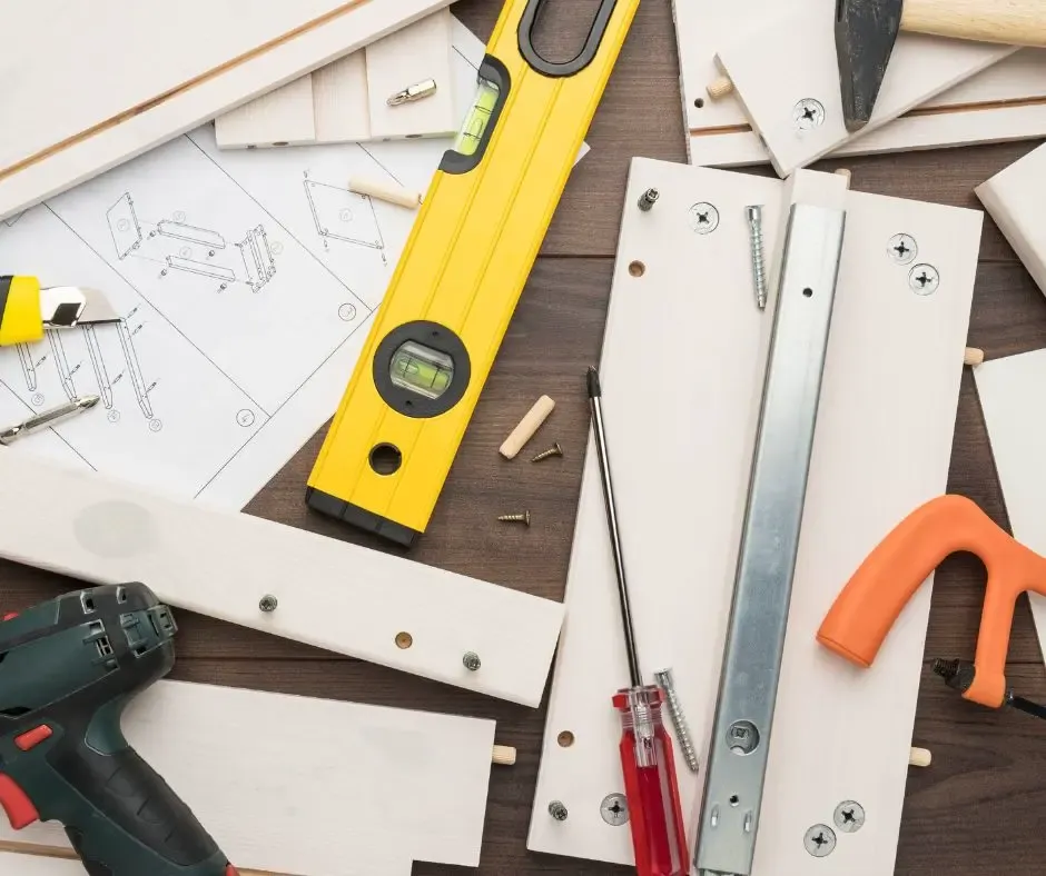 narzędzia do składania mebli, przygotowanie miejsca pracy