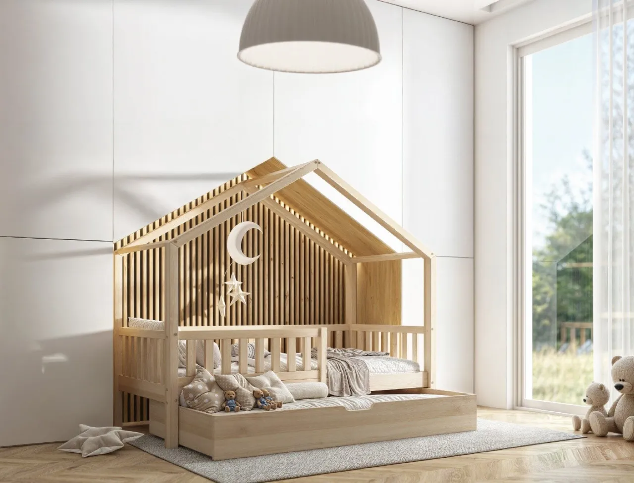 Drewniane łóżko domek z szufladą, idealne, by pokazać, jak zrobić bazę w domu. Dekoracje księżyc i gwiazdki.