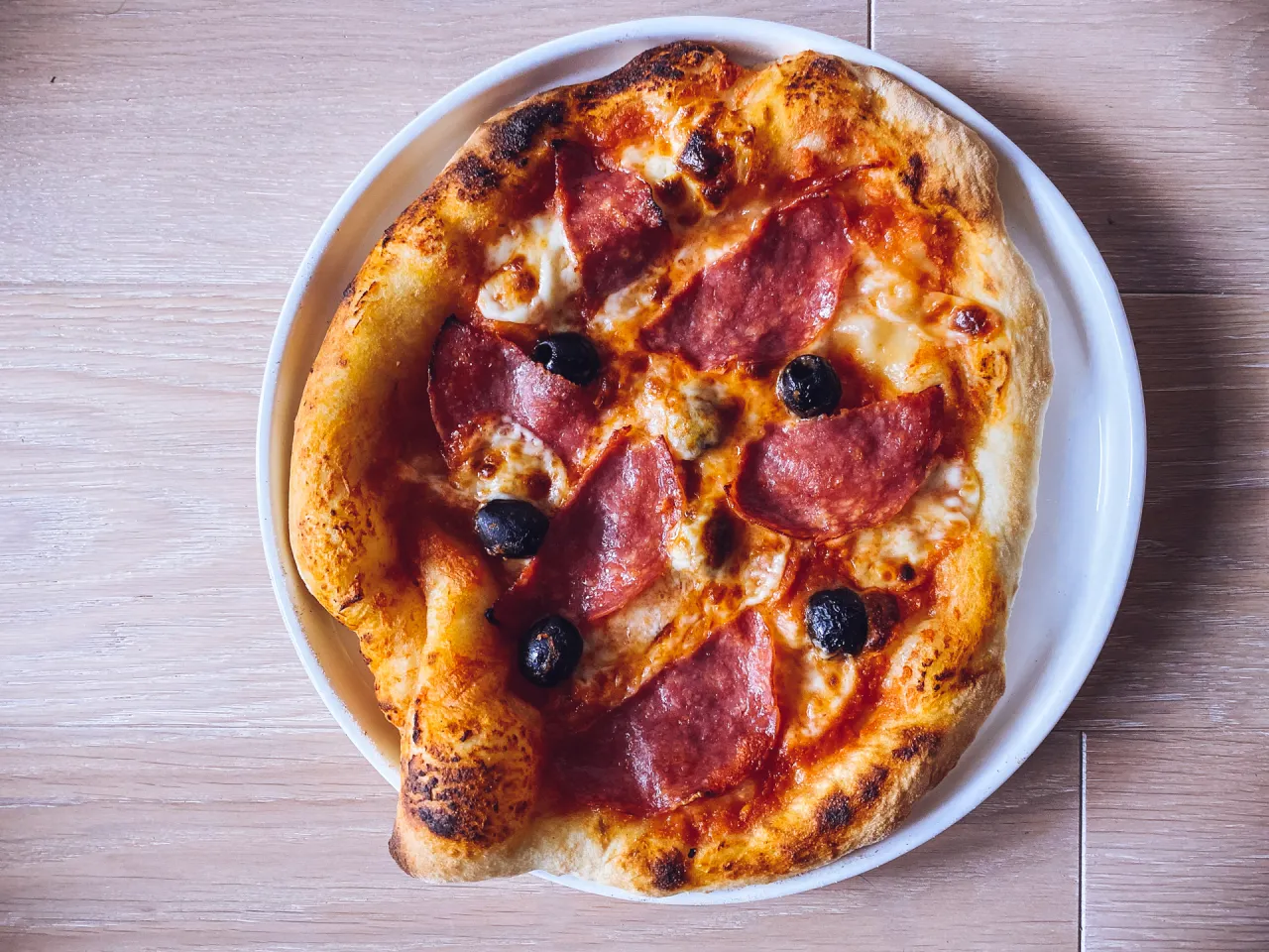 Różne style pizzy neapolitańska nowojorska pan pizza