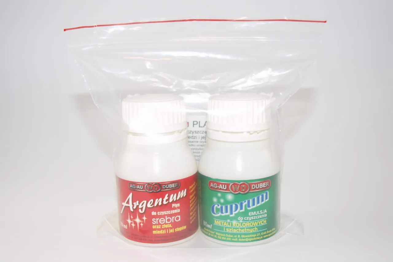 Wybór płynu do czyszczenia srebra z kamieniami