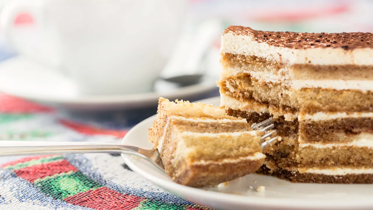 Por&oacute;wnanie koloru ciasta z jasnym i ciemnym kakao