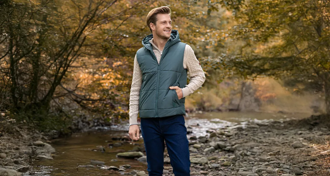 Inspiracje stylizacje bluza z kapturem i kurtka