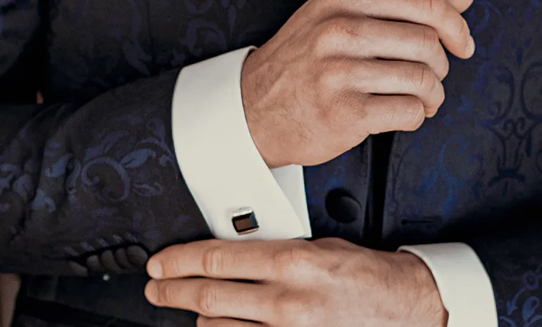 eleganckie dodatki do garnituru męskiego mucha poszetka spinki do mankiet&oacute;w