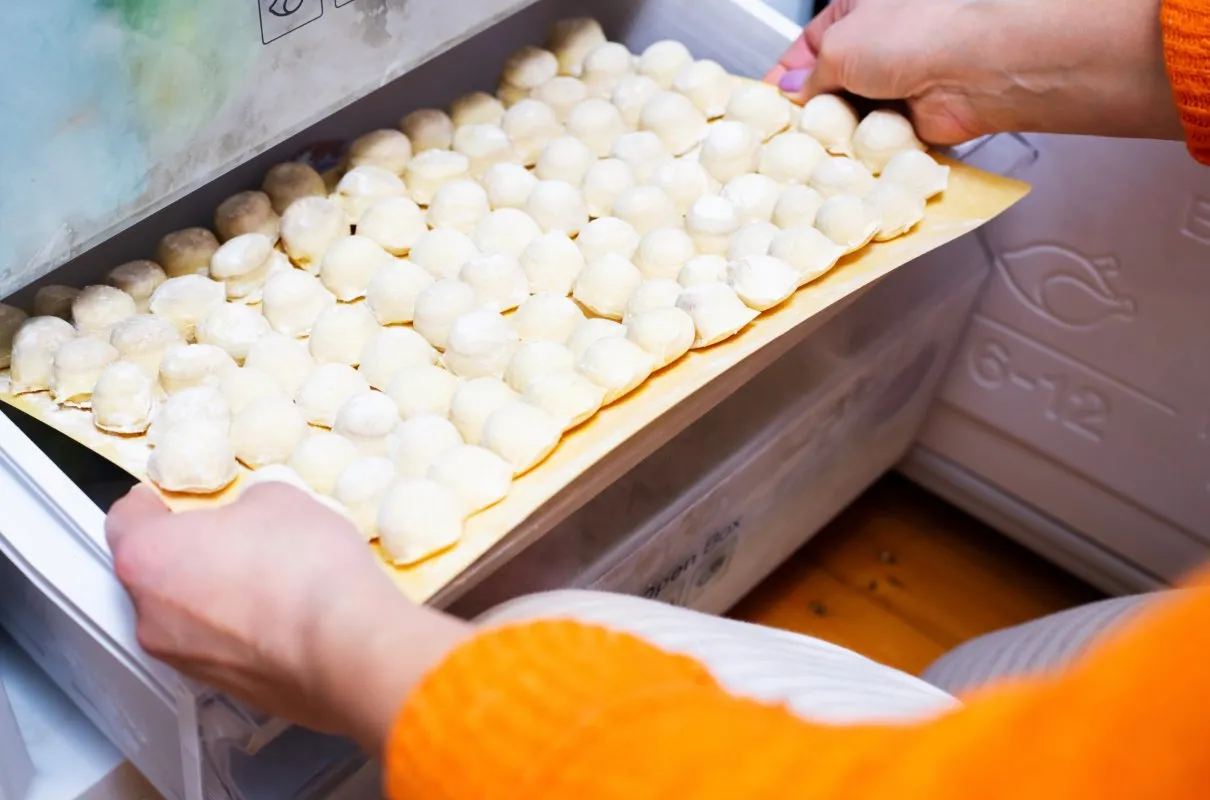 Mrożenie ciasta na pierogi w folii