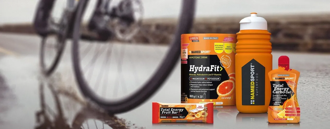 Sportowcy spożywający produkty proteinowe