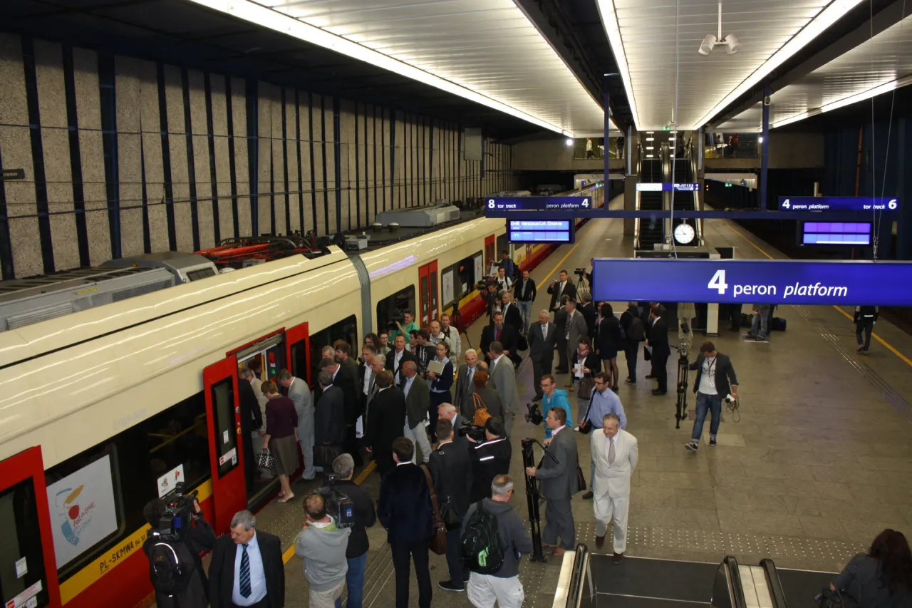 Zdjęcie Gdzie jest stacja PKP na lotnisku Chopina? Szczegółowa mapa dojścia