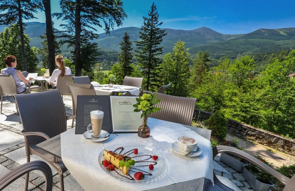 hotel w Karpaczu widok na góry dla par