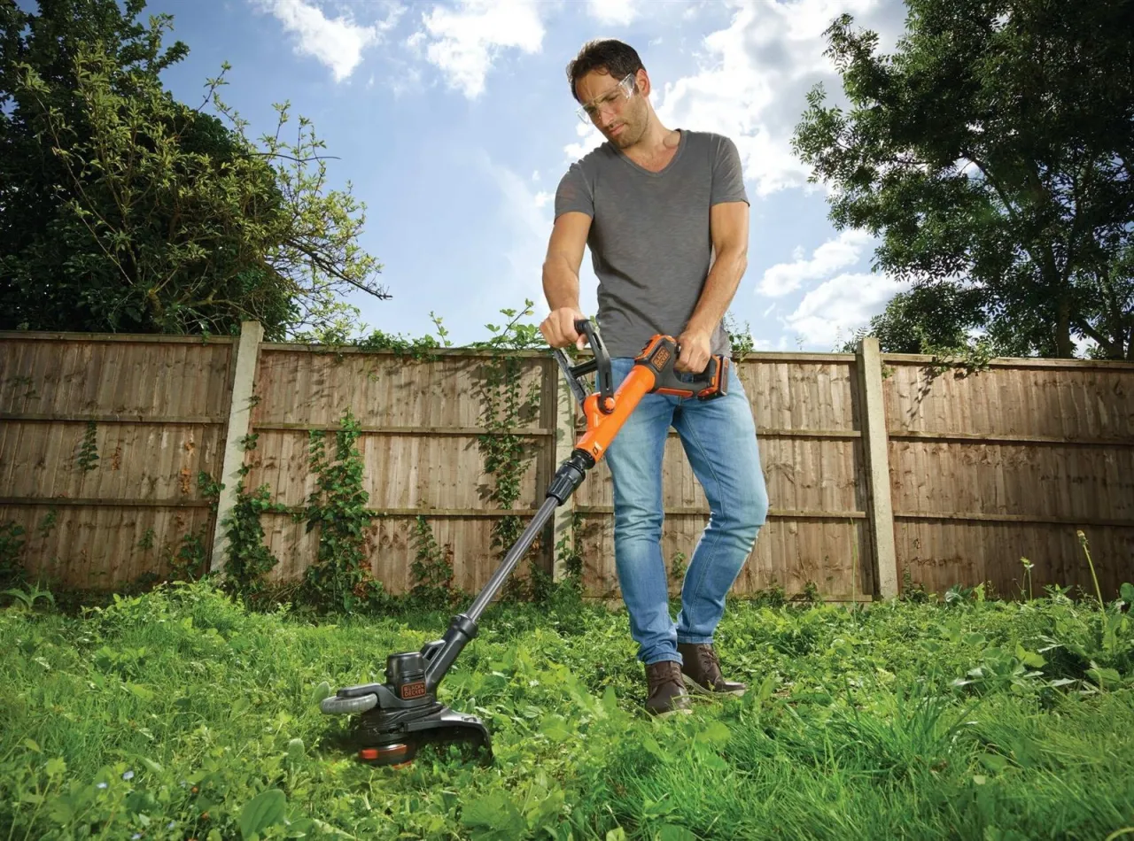 Zdjęcie Kosiarka żyłkowa Black & Decker: funkcje i zastosowanie w ogrodzie