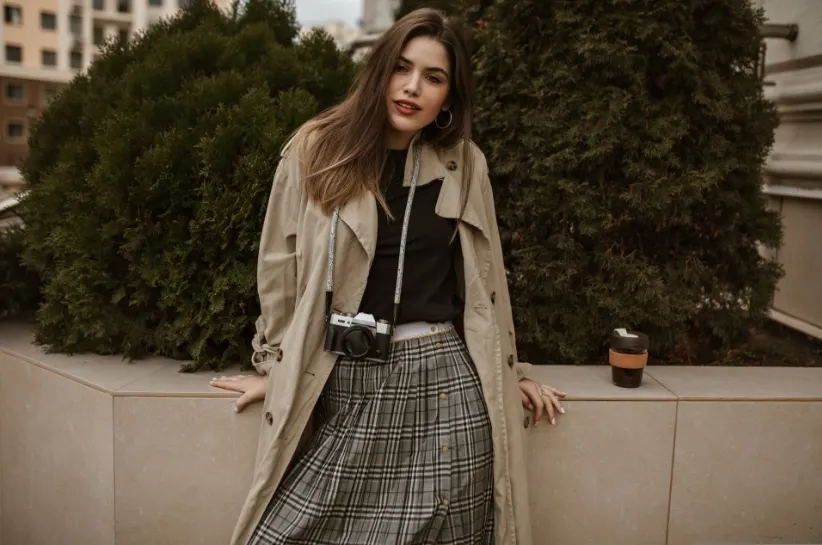 sp&oacute;dnica w kratę stylizacje na r&oacute;żne okazje