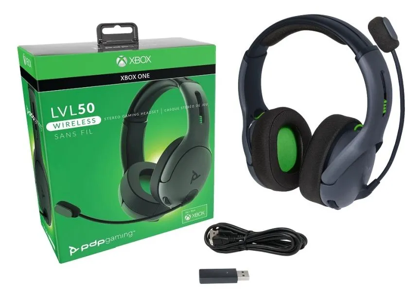 Słuchawki gamingowe Xbox z widocznymi funkcjami: mikrofon, pokrętła głośności, nauszniki