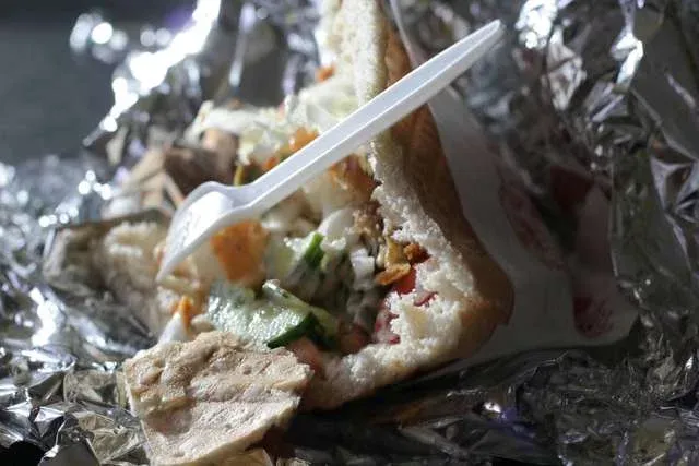 jedzenie o intensywnym zapachu w autokarze