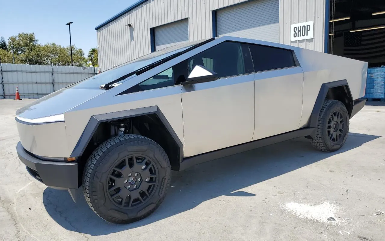 Futurystyczny Tesla Cybertruck, ciekawi Cię tesla cybertruck ile kosztuje? Ten pojazd to przyszłość motoryzacji.