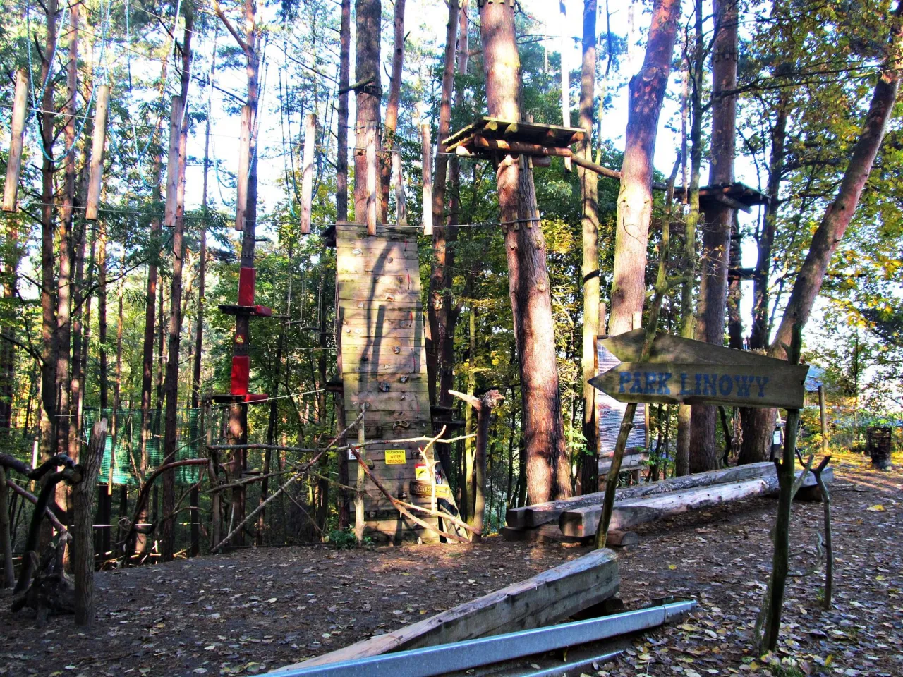 Jezioro Czarne Mrągowo Mrongoville park linowy