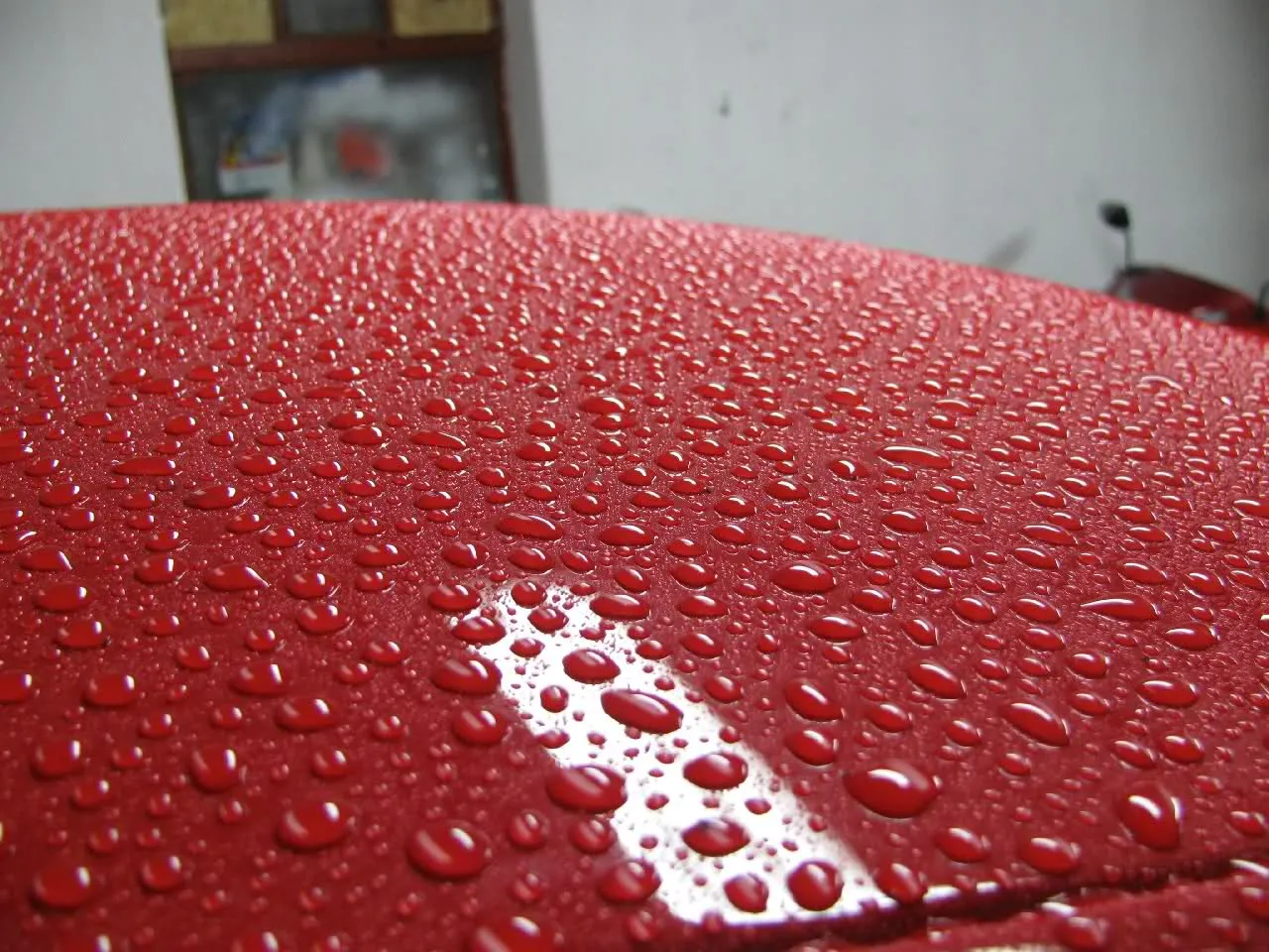 efekt kropelkowania wosku na lakierze