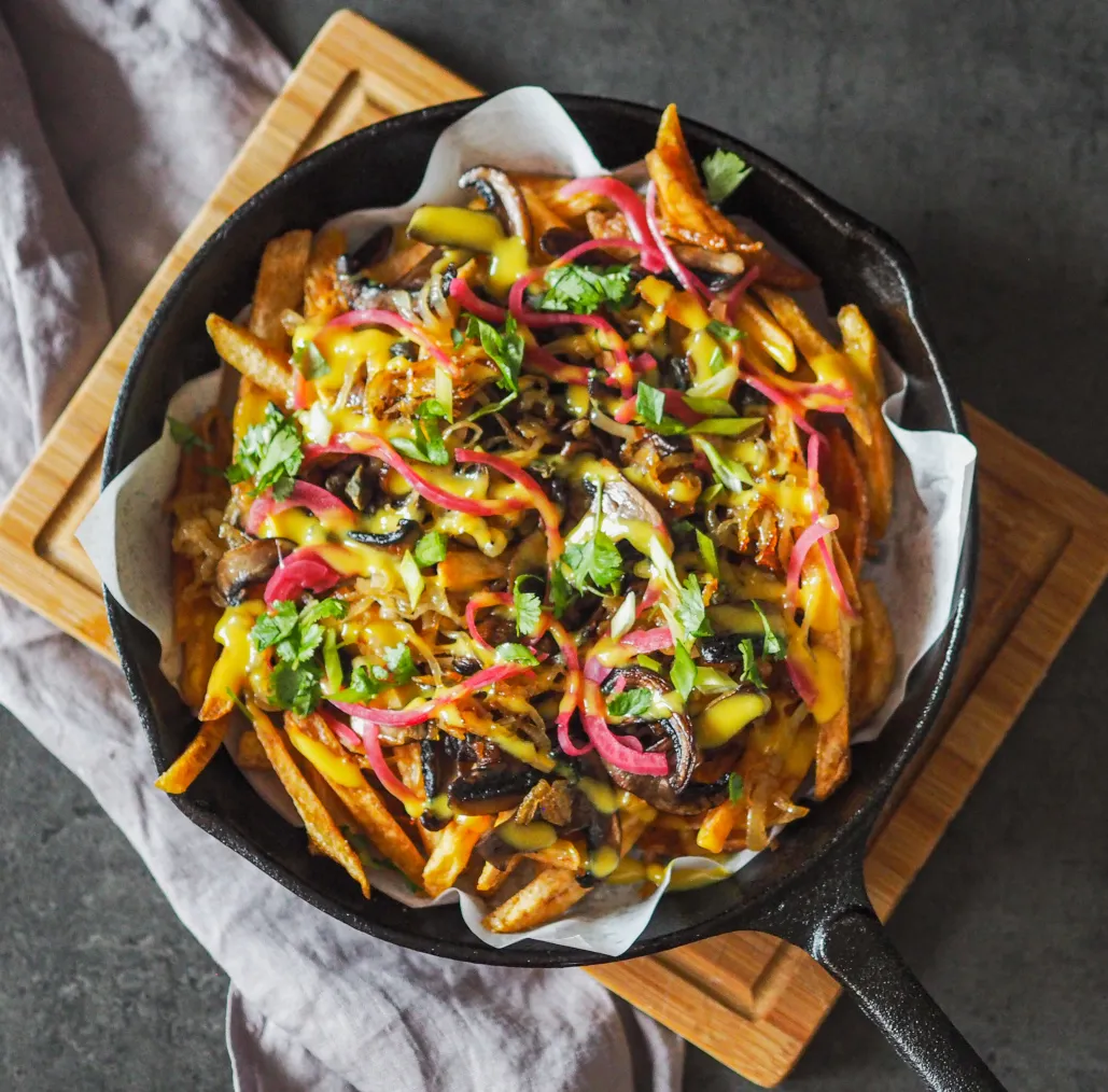 Frytki loaded fries z różnymi dodatkami