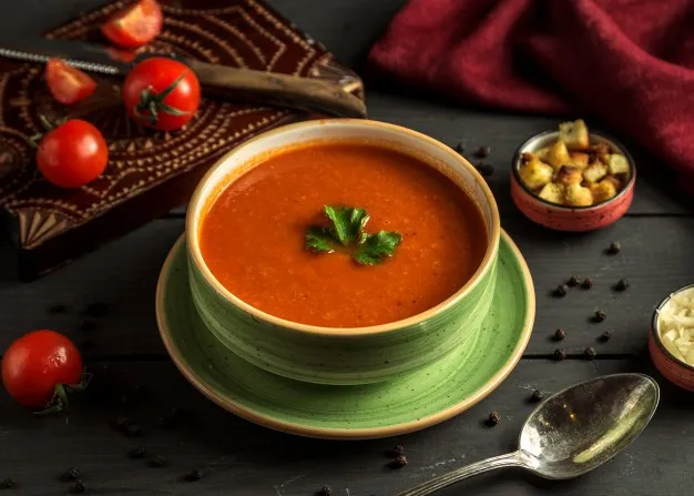 Zdjęcie Ile kalorii ma zupa pomidorowa z makaronem i śmietaną? Sprawdź teraz!