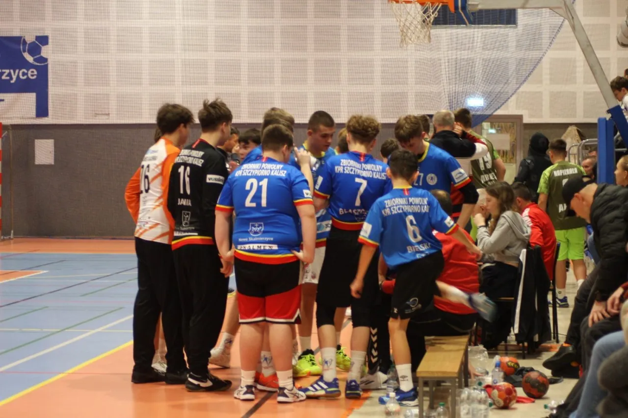 Drużyna KPR Szczyprno Kalisz w hali sportowej. Czy to właśnie od nich wzięła się nazwa 