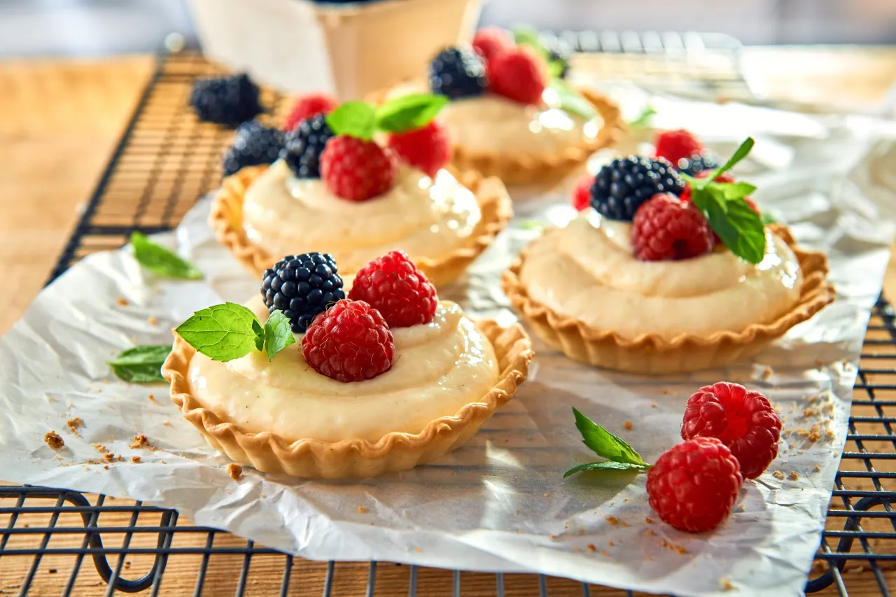 Nadziewanie babeczek budyniem metody