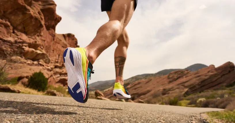 biegacz na asfalcie, buty do biegania po asfalcie