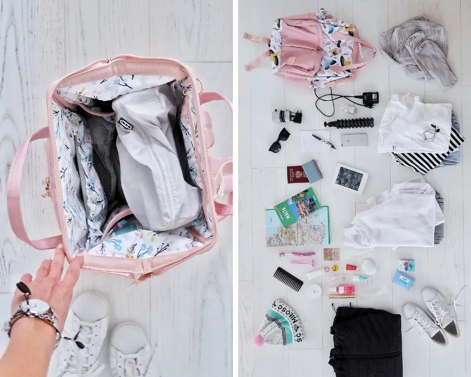 mały plecak podręczny spakowany na weekendowy wyjazd