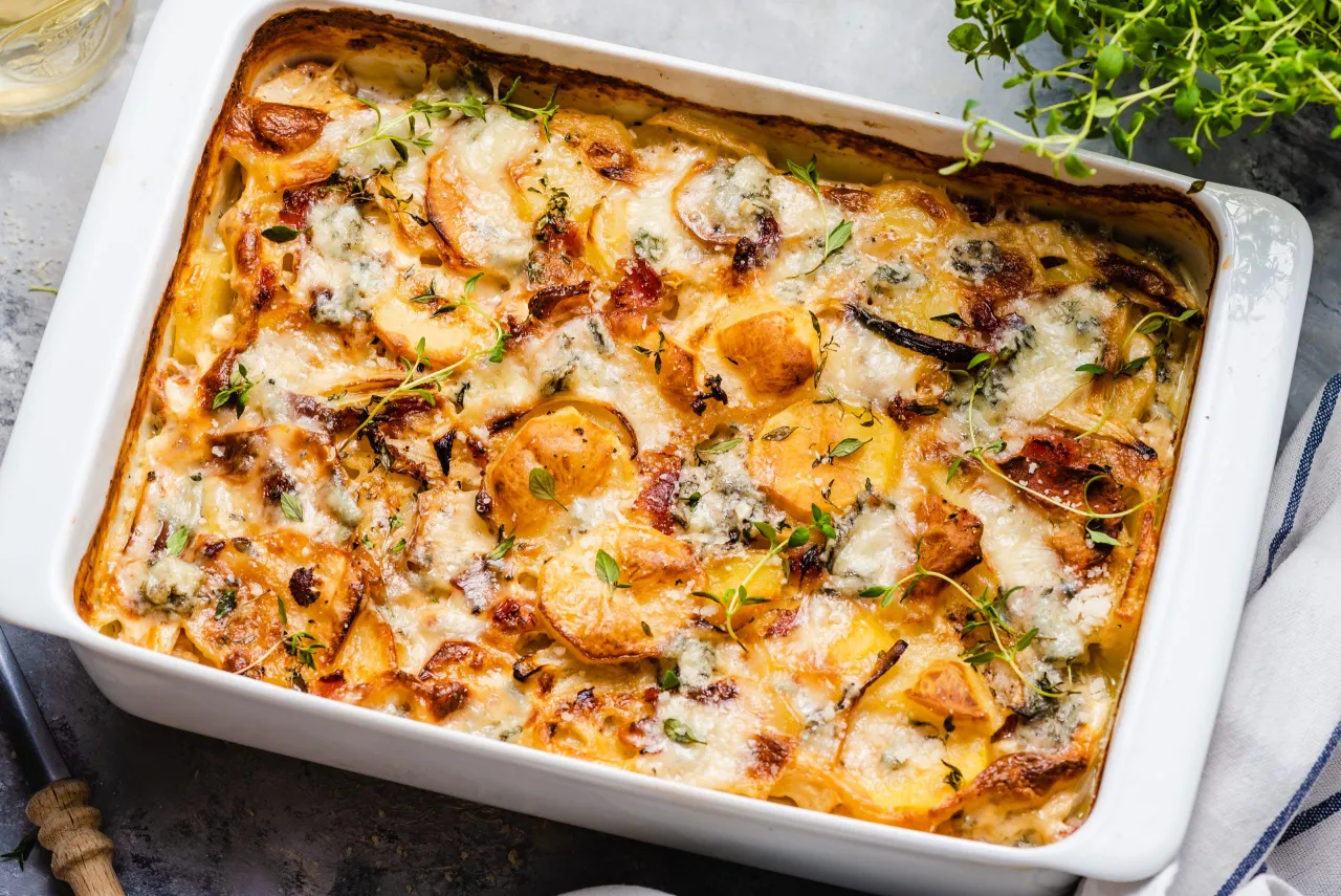 zapiekanka ziemniaczana z gorgonzolą i boczkiem