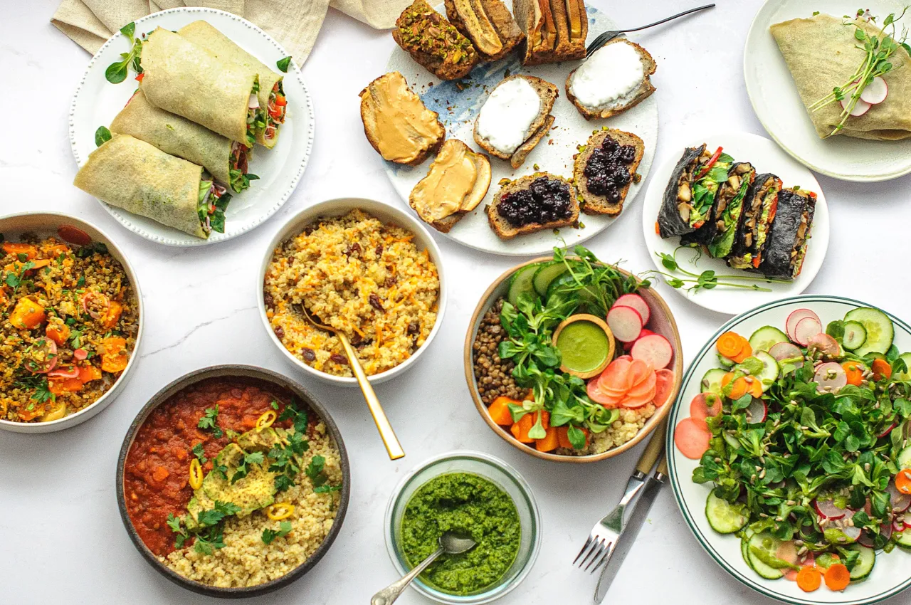 dobrze zaopatrzone spiżarnia, meal prep essentials