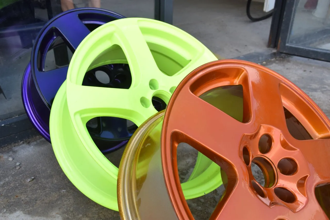 koszty malowania felg stalowych por&oacute;wnanie