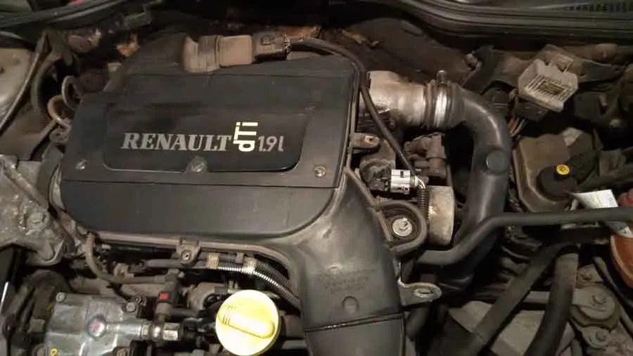 Zdjęcie Gdzie jest zawór EGR w Scenic 1.9 dCi? Odkryj ukryte problemy