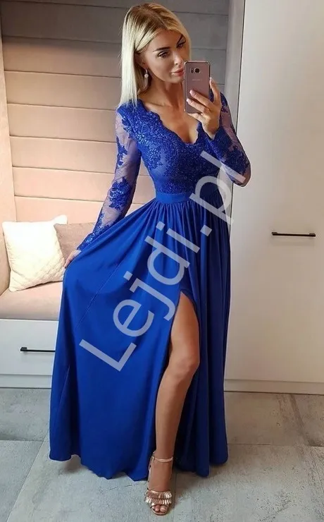 Zdjęcie Jakie dodatki do chabrowej sukni? 7 stylowych propozycji