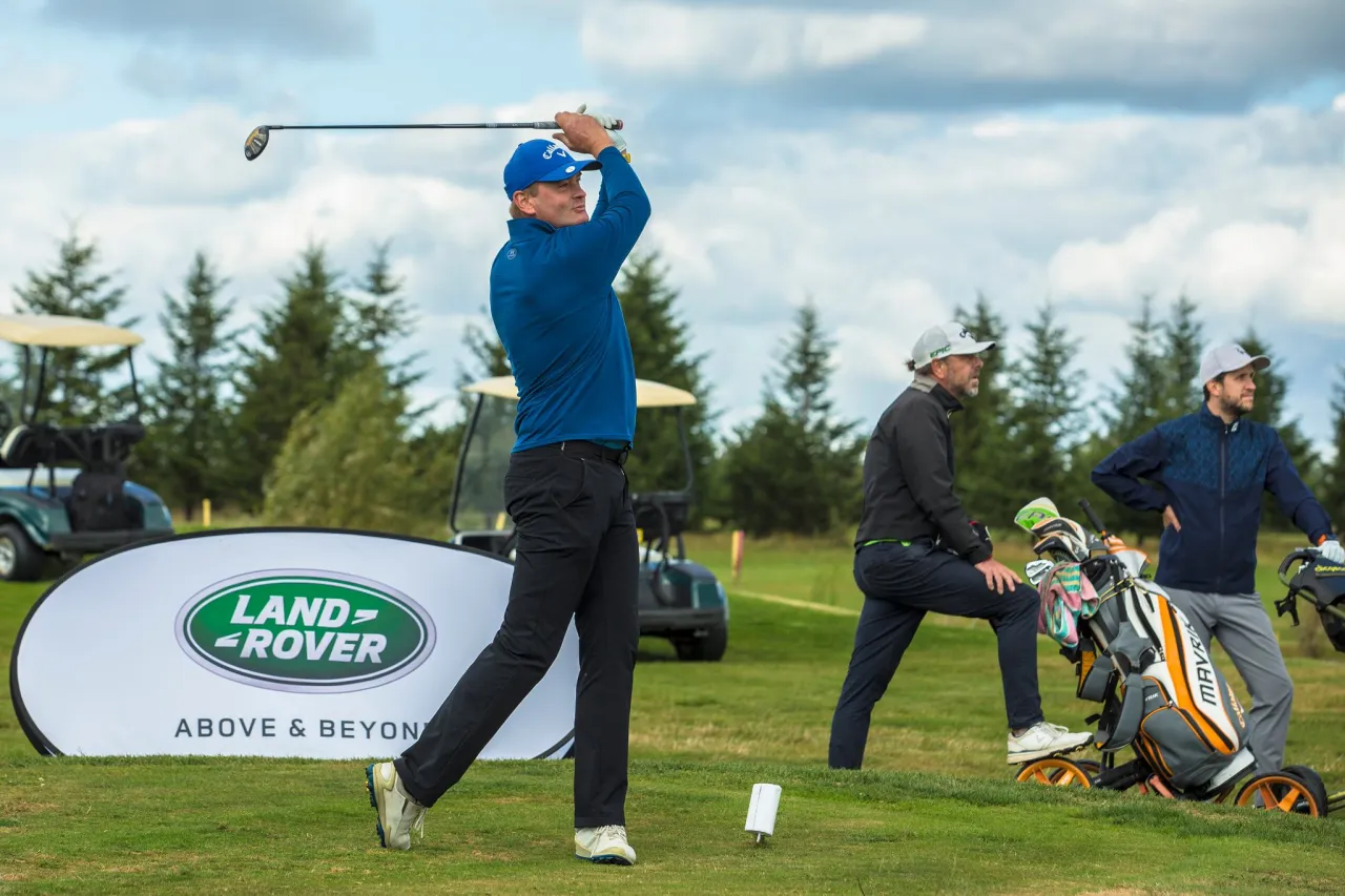 Zdjęcie Jak daleko leci piłka golfowa? Odkryj maksymalne odległości i czynniki wpływające
