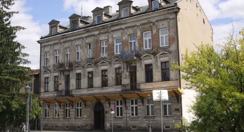 Zdjęcie Ile kosztuje remont elewacji kamienicy? Poznaj kluczowe czynniki wpływające na ceny!