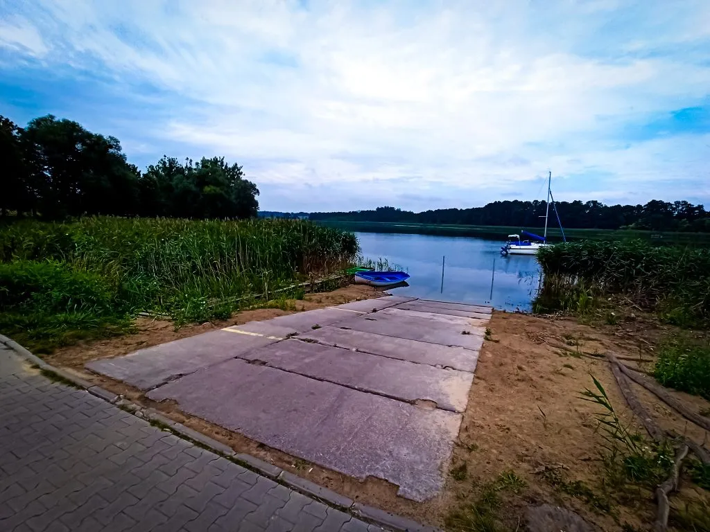 Zdjęcie Jezioro Chrzypskie – odkryj tajemnice i atrakcje tego miejsca