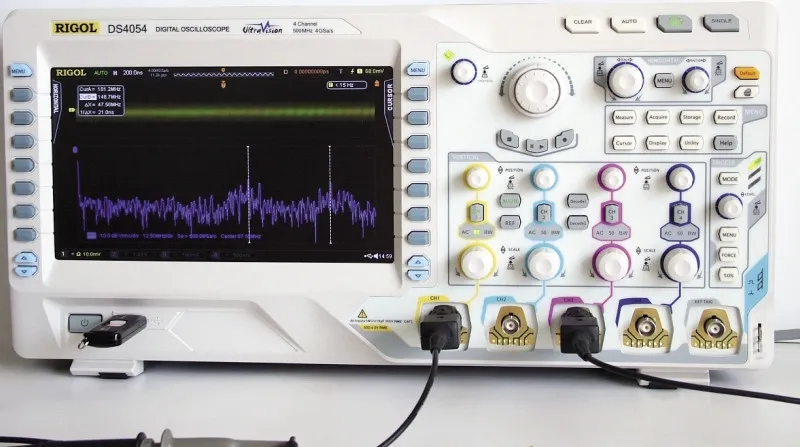 Zdjęcie Oscyloskop: Jakie ma zastosowanie i jak go używać efektywnie?