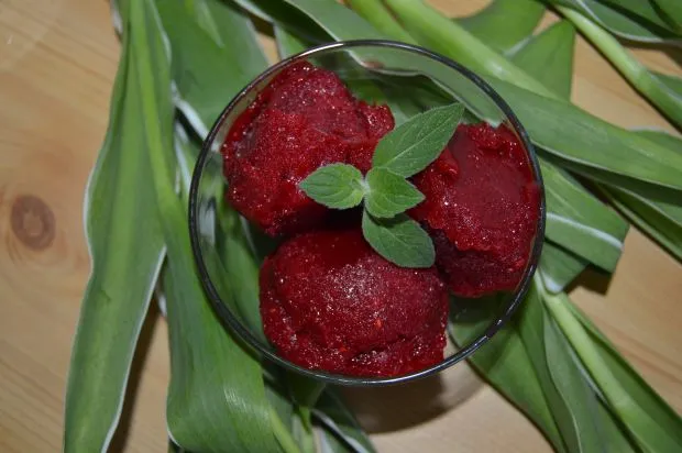 Zdjęcie Jak zrobić sorbet malinowy – prosty przepis na orzeźwiający deser