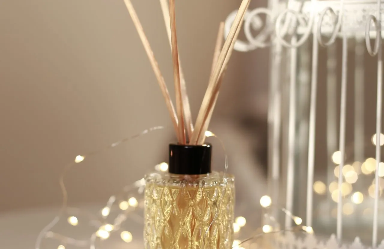 Zdjęcie Świeczki o zapachu perfum – stwórz wyjątkową atmosferę w domu