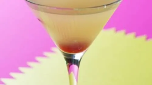 Zdjęcie Jak przygotować flirtini drink – przepis na wyjątkowy koktajl