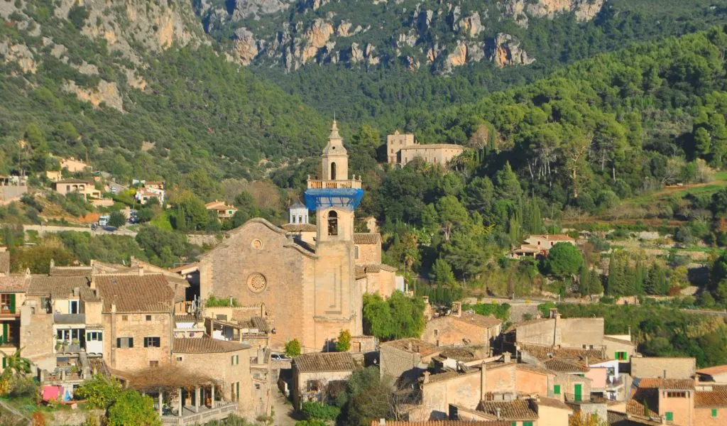 Zdjęcie Gdzie leży Majorka? Odkryj jej lokalizację i atrakcje turystyczne