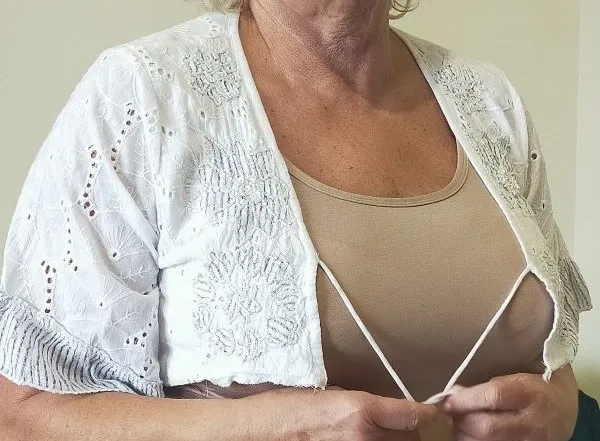 Zdjęcie Jak poszerzyć sukienkę w biuście - skuteczne metody i porady