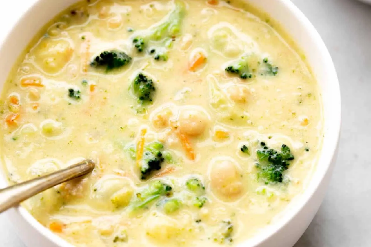 Zdjęcie Jakie zioła do zupy kalafiorowej, aby wydobyć pełnię smaku?