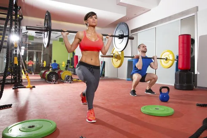 Zdjęcie Jak trenować crossfit: skuteczne techniki i plany dla początkujących