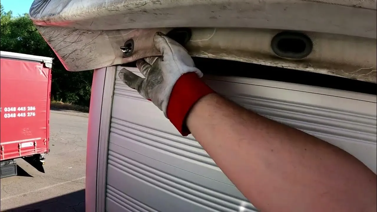 Zdjęcie Jak otworzyć dach w naczepie - proste kroki i ważne wskazówki