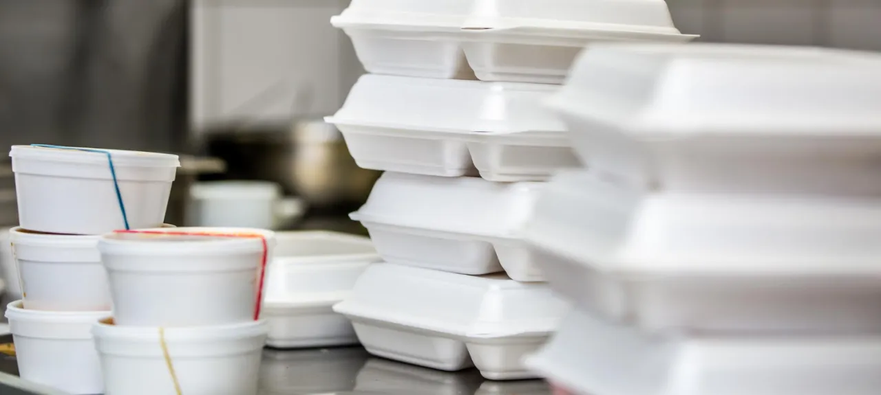 Zdjęcie Gdzie segregować styropian, aby uniknąć problemów z recyklingiem?
