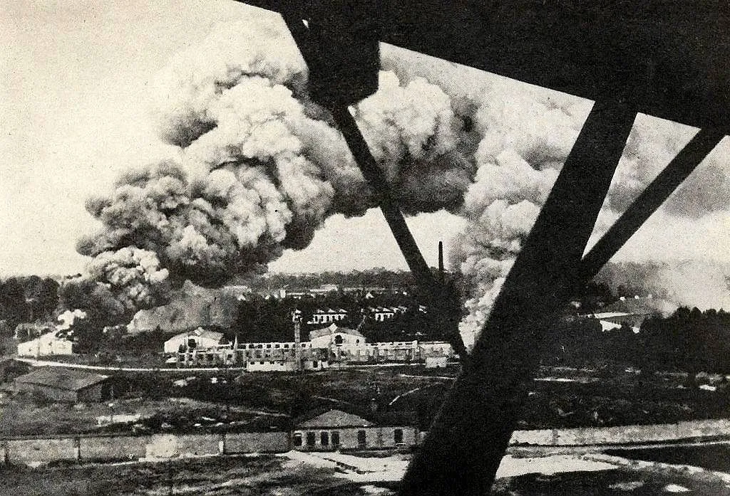 Zdjęcie Alarm wiersz Słonimskiego: strach i chaos w Warszawie 1939