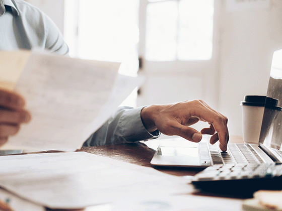 Zdjęcie Faktura z datą wsteczną? Jak wystawić ją legalnie i uniknąć kar