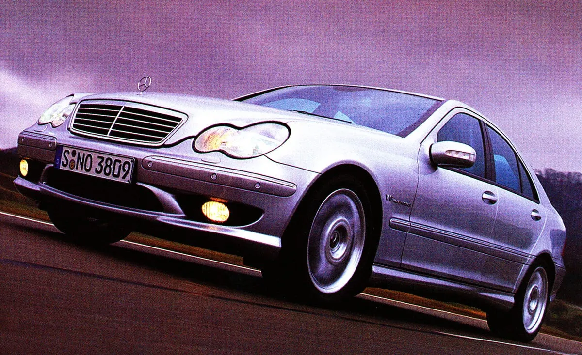 Zdjęcie Mercedes-Benz C32 AMG – dlaczego warto rozważyć ten sportowy sedan?