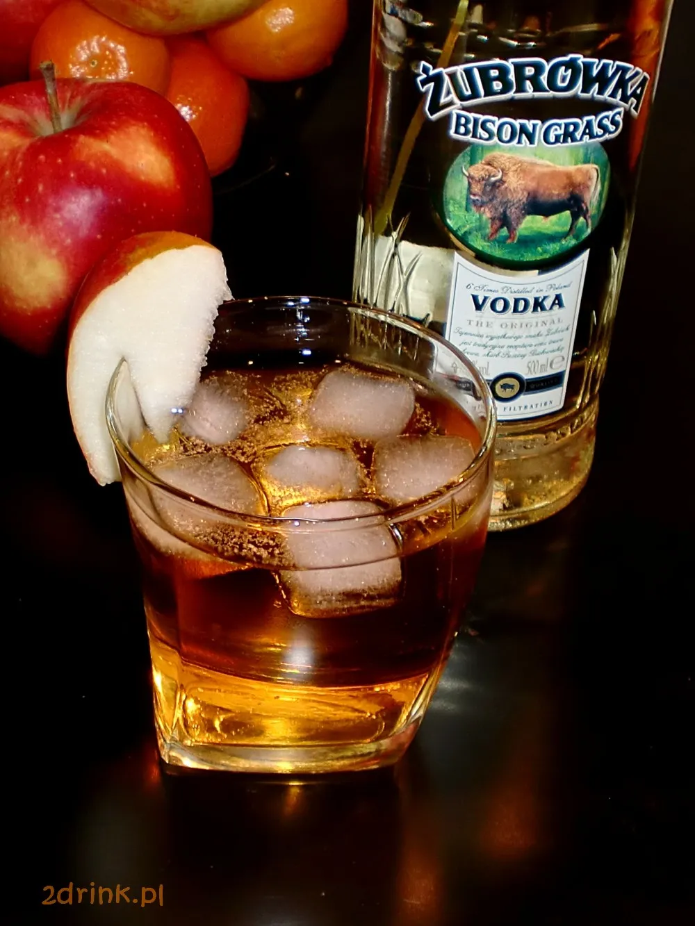 Zdjęcie Pyszne drinki z sokiem jabłkowym, które zachwycą Twoje podniebienie