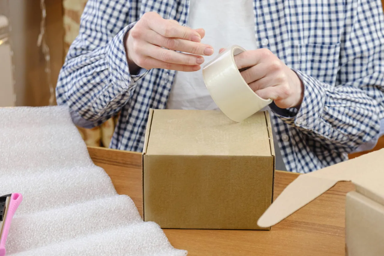 Zdjęcie W co pakować ubrania na Vinted, aby uniknąć uszkodzeń i kosztów